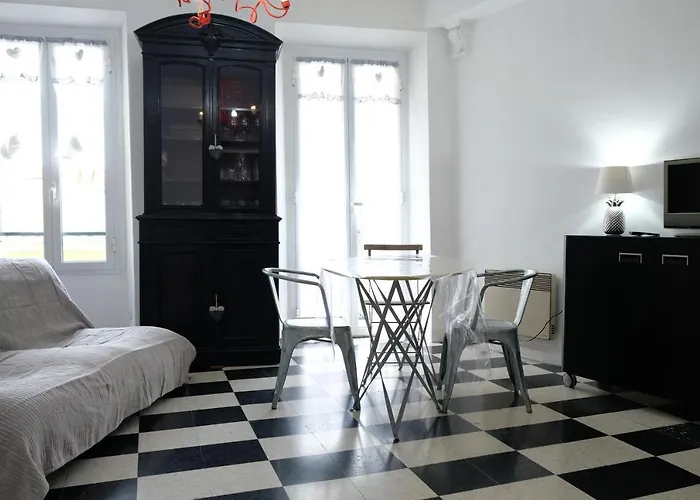 Maison Julien 3 *