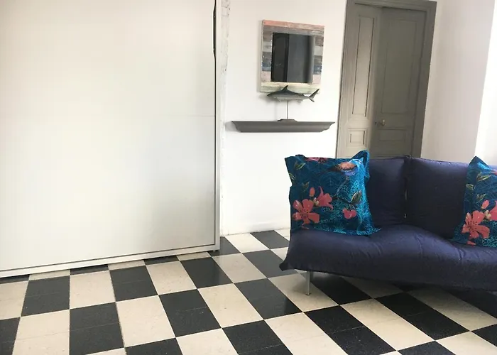 Maison Julien 3 مينتون