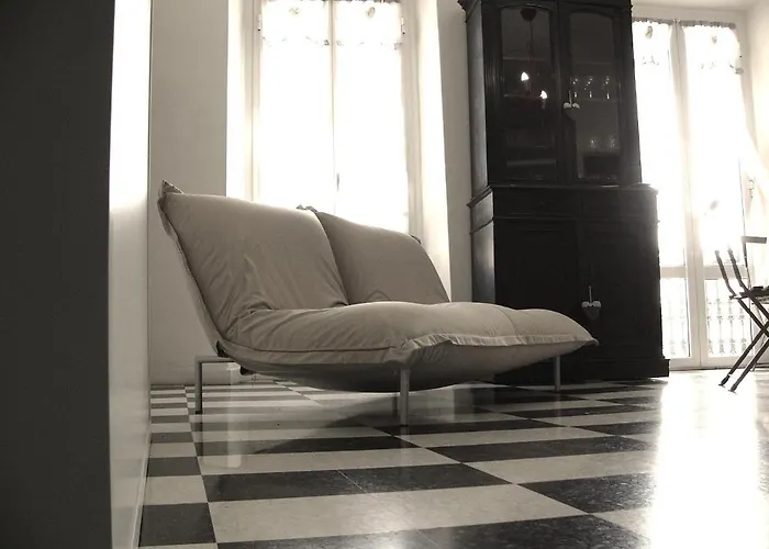 Maison Julien 3 * مينتون