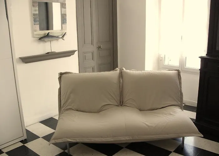 Maison Julien 3 *